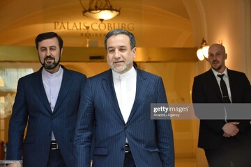 هیأت مذاکره‌کننده ایرانی به ریاست عراقچی وارد وین شد