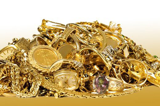 ببینید | جنون آنی مرد هندی بعد از کشف ظرفی پر از طلا