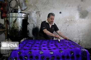 هم‌آوایی رنگ و ذوق در روسری کلاقه‌ای