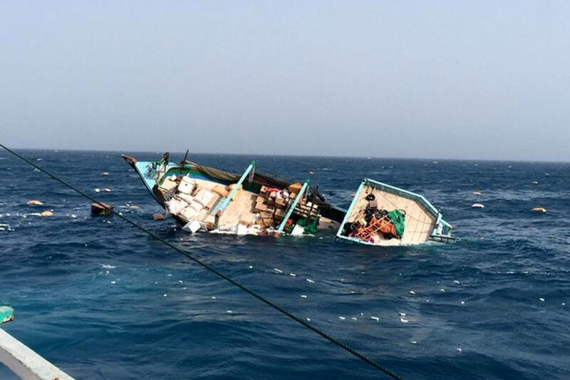 ببینید | نجات سرنشینان لنج باری در آب‌های خلیج فارس
