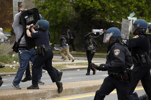 ببینید | درگیری معترضان و پلیس در واشنگتن