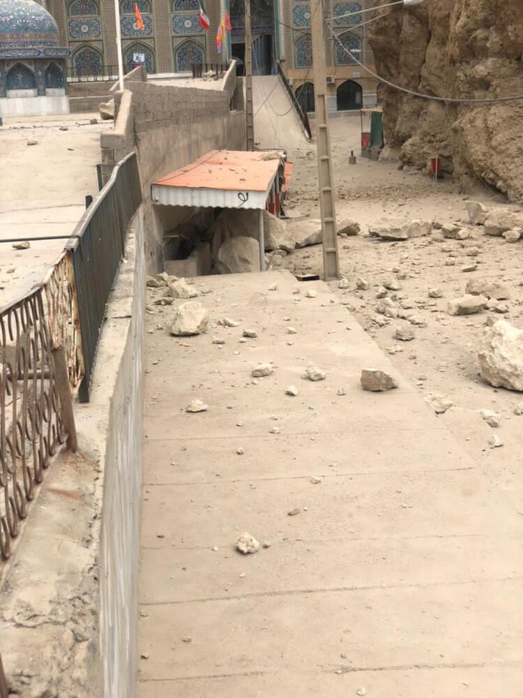 تخریب بخشی از ساختمان امام زاده بی بی حکیمه بر اثر زلزله