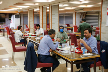 سفره افطار مدافعان سلامت