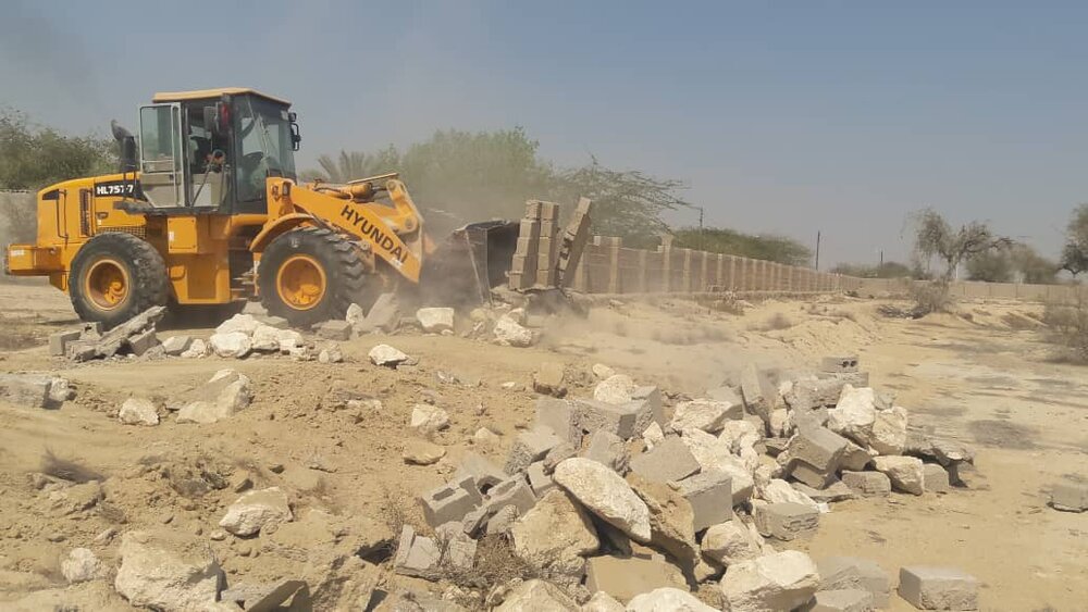 رفع تصرف ۶۲۴۰ مترمربع اراضی خالصه دولتی به ارزش ۹.۳ میلیارد ریال در روستای رمکان قشم