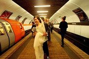 ببینید | جشن عروسی در مترو!