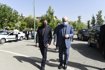 وزیر بهداشت: از کسانی خنجر می‌خورم که نمی‌دانم چه می‌خواهند