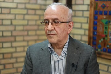 استاد اقتصاد دانشگاه تهران خطاب به ائمه جمعه : از افزایش قیمتها در خطبه های نماز حمایت نکنید/ نگذارید باورهای دینی مردم دچار تردید شود