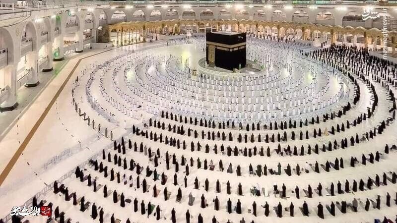 عکس |  تصویری جالب از برگزاری نماز مغرب در مسجدالحرام