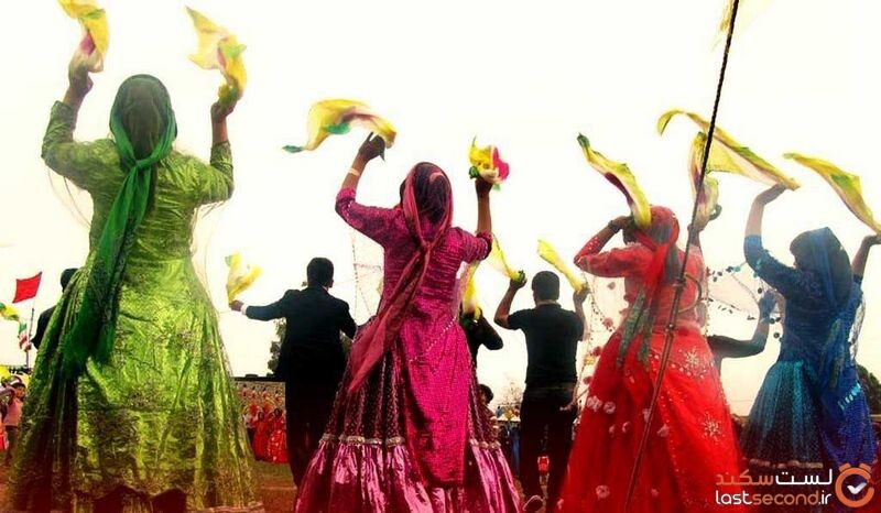 نقش دستمال در رقص‌های محلی ایرانیان