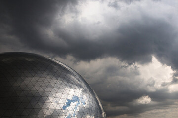 ببینید | تصویری رویایی از آسمان ابری تهران در چهارم اردیبهشت ۱۴۰۰