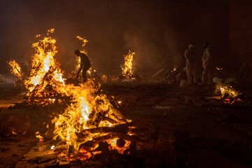 تصویری تکان‌دهنده از هیولایی که در حال بلعیدن مردم است/عکس