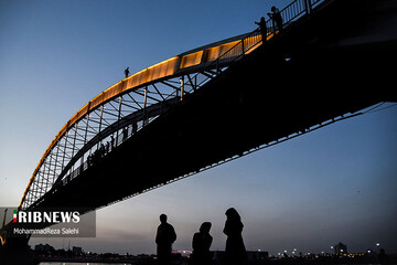 تصاویر | تفریح پر خطر جوانان اهوازی