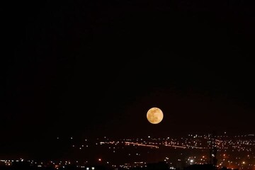 پدیده ابرماه در تهران