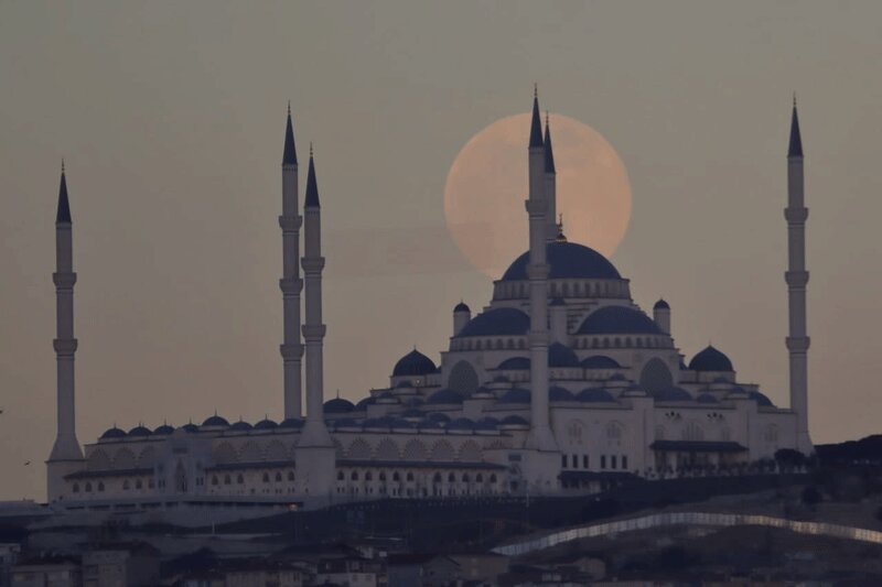 ببینید | تصاویر زیبا از اَبَر ماه شب گذشته در نقاط مختلف جهان