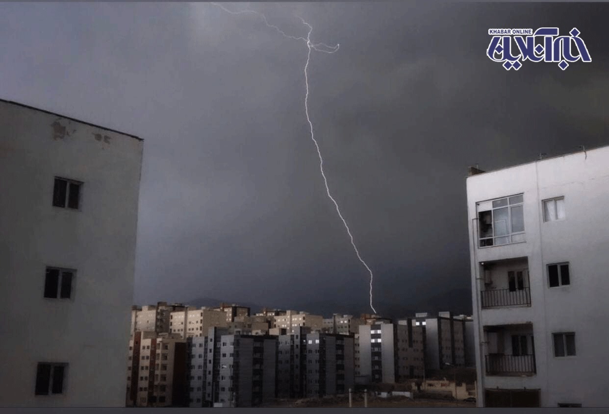 عکس | قابی تماشایی و جذاب از رعد و برق در آسمان تهران