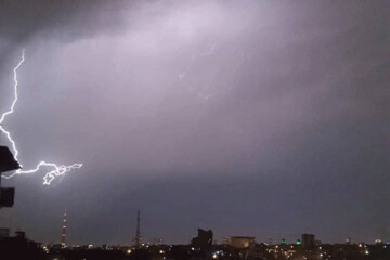 عکس | قابی تماشایی و جذاب از رعد و برق در آسمان تهران