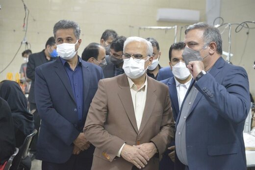 از کارگران یکی از واحد تولیدی منطقه انزلی تجلیل شد
