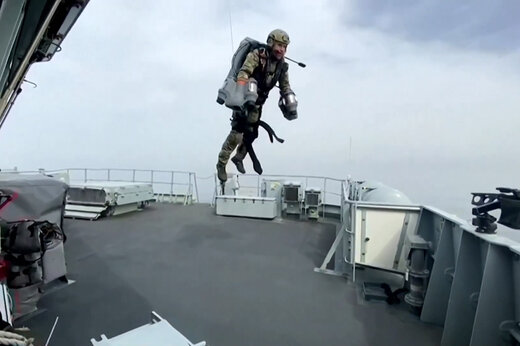 ببینید | رونمایی نیروی دریایی بریتانیا از واحد ویژه «جت سوئیت»