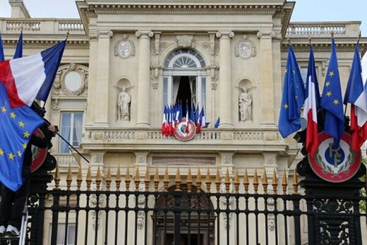 فرانسه سفیر روسیه را احضار کرد