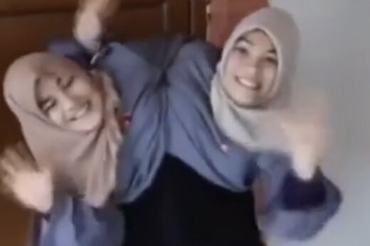 ببینید | دوقلوهای به هم چسبیده با دو سر و یک بدن!