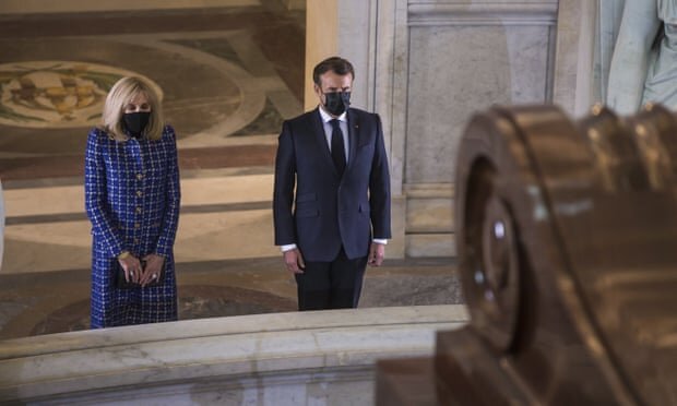 ادای احترام مکرون و همسرش به ناپلئون/عکس