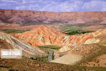 کوه‌های رنگین کمانی