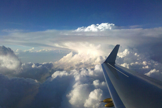 ببینید | تصاویر شگفت انگیز رعد و برق ‌از نمای بالای ابرها