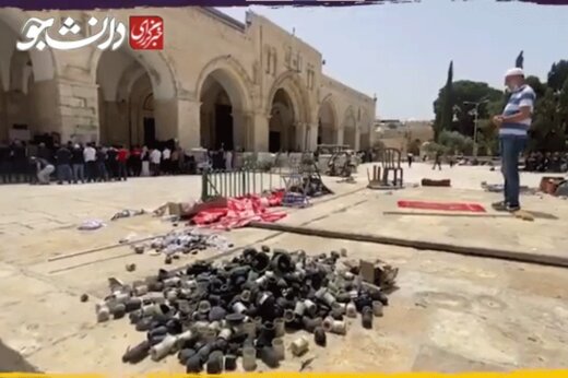ببینید | جنایت صهیونیست‌ها؛ پوکه‌ گلوله‌های گاز اشک‌آور در صحن مسجدالاقصی 