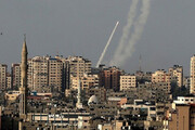 ببینید | لحظه اصابت موشک مقاومت فلسطین به برج ۱۵ طبقه صهیونیست‌ها