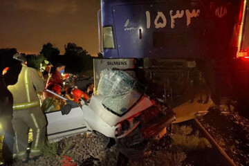 تصاویر | تصادف وحشتناک یک پراید با قطار در شهر ری