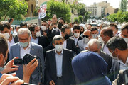 دهن کجی طرفداران احمدی نژاد به کرونا /کاروان تبلیغاتی در جلوی وزارت کشور