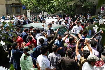 استقبال عجیب از احمدی نژاد در جلوی وزارت کشور
