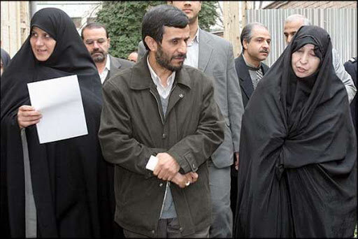 رفتار احمدی نژاد مثل ناطق نوری است یا مهندس موسوی؟/ او فقط کپی‌برداری می‌کند