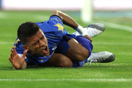 پنالتی استقلال در نیمه اول سوخت