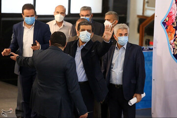 تصاویر | حضور چهره‌های برجسته در آخرین روز ثبت نام انتخابات ۱۴۰۰