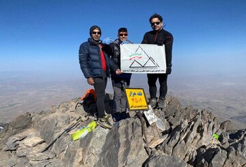 کوهنوردان قشمی برفراز هزار کرمان 