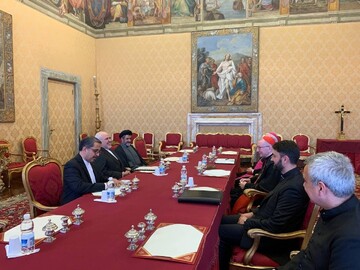 ظريف يجري مباحثات مع رئيس وزراء و وزير خارجية الفاتيكان