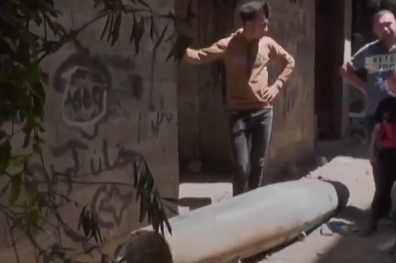ببینید | بمب عمل نکرده جنگنده‌های رژیم صهیونیستی در غزه