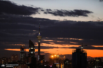 عکس | ثبت لحظه‌ای دیدنی از غروب آفتاب در تهران