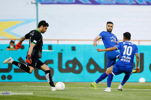 احتمال لغو بازی استقلال و پدیده به دلیل تبلیغات غیرمجاز در ورزشگاه آزادی
