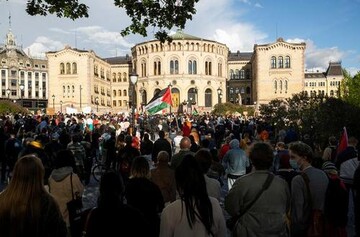 تظاهرات در حمایت از مردم فلسطین در مقابل پارلمان نروژ در شهر اسلو