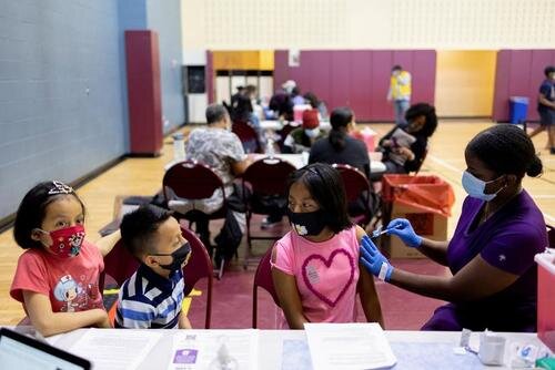 واکسیناسیون نوجوانان در شهر فیلادلفیا آمریکا
