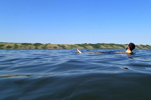 ببینید | خلاقیت یک نوجوان مهاجر مراکشی برای رسیدن به ساحل اسپانیا