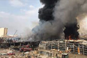 ببینید | وقوع آتش‌سوزی گسترده در بندر بیروت