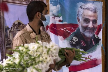 غبارروبی مزار شهدا در سالروز آزادی خرمشهر