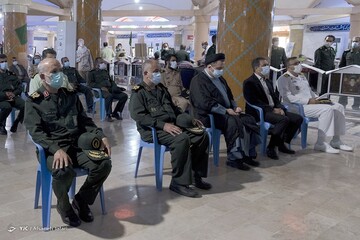 غبارروبی مزار شهدا در سالروز آزادی خرمشهر