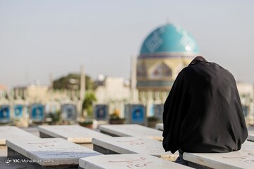 غبارروبی مزار شهدا در سالروز آزادی خرمشهر