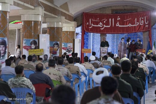 غبارروبی مزار شهدا در سالروز آزادی خرمشهر