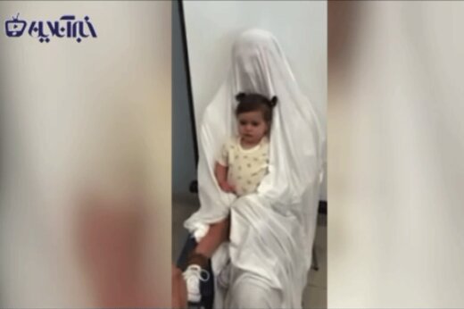 ببینید | ترفند جالب و خنده‌دار پدر یک دختربچه 20 ماهه برای عکاسی