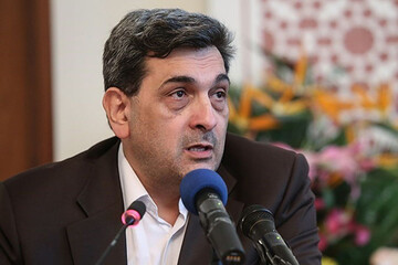 شهردار تهران در مسجدالنبی رای خود را به صندوق انداخت
